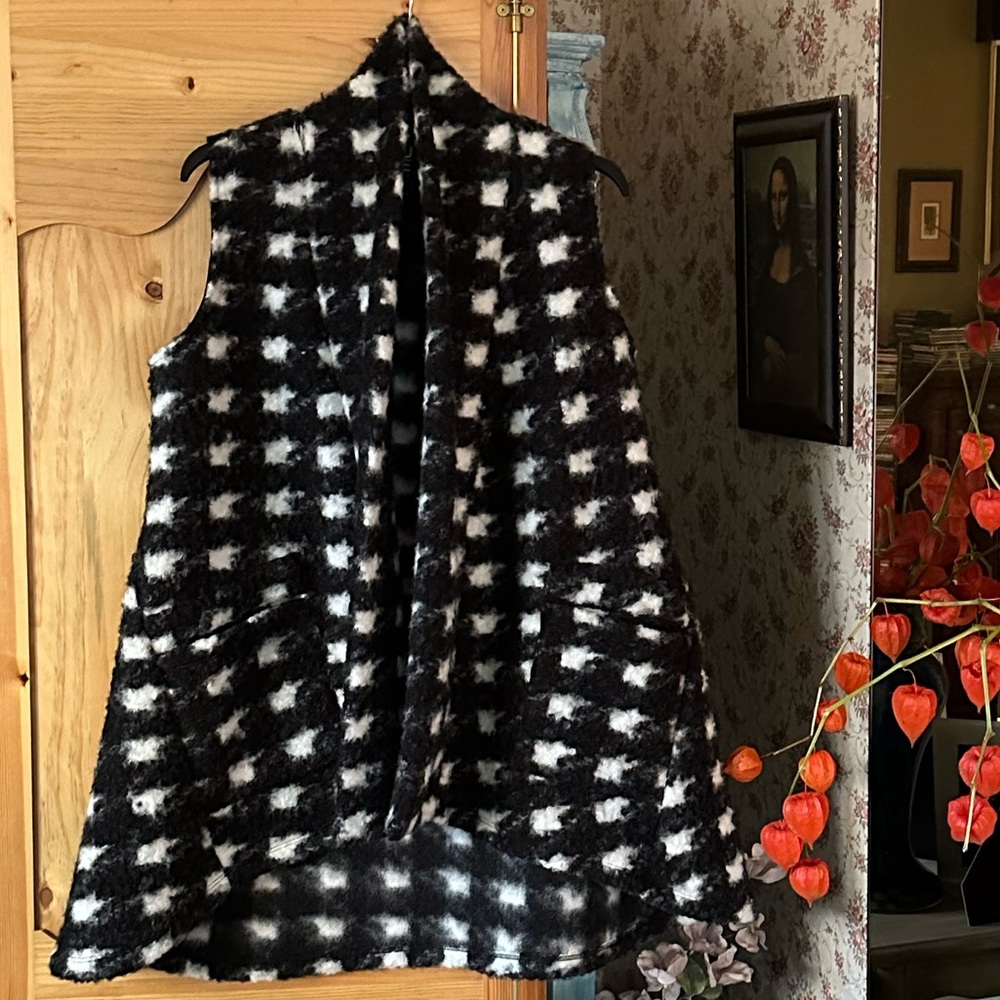 Pure Essence Black and White Check Vest with pockets, 31”/78.74cm long,NWOT, $60